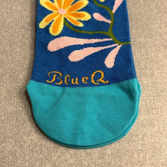 NWOT Blue Q “Don’t Push Me” floral ankle socks - Picture 5 of 8